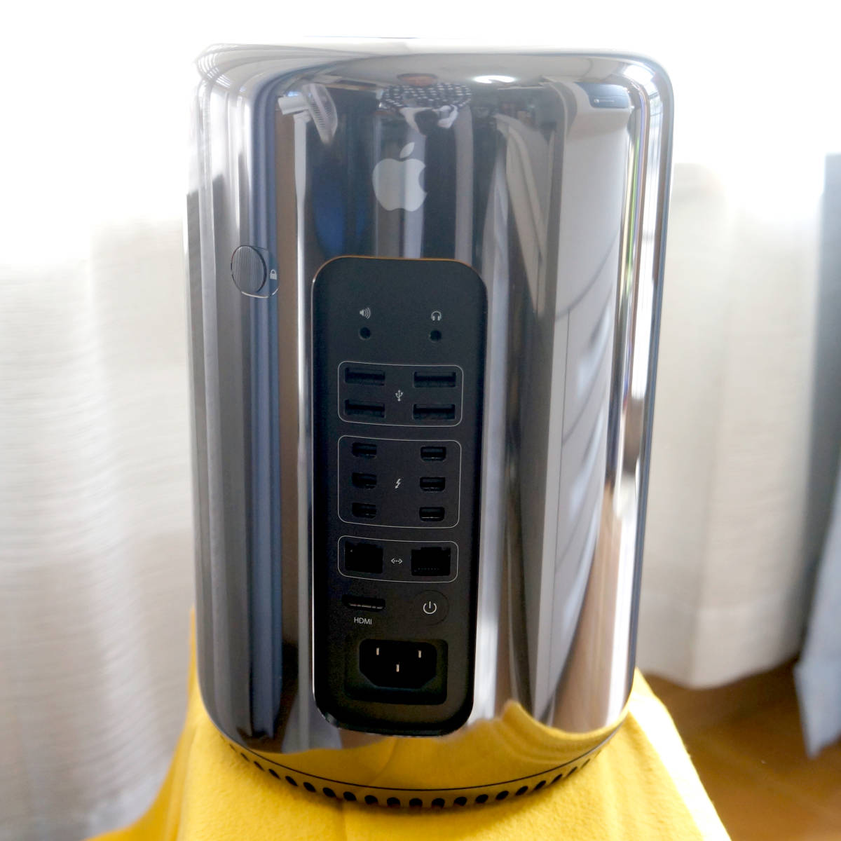 Mac Pro Late2013（製造は2018年4月） 3 5Ghz 6コア メモリ32GB
