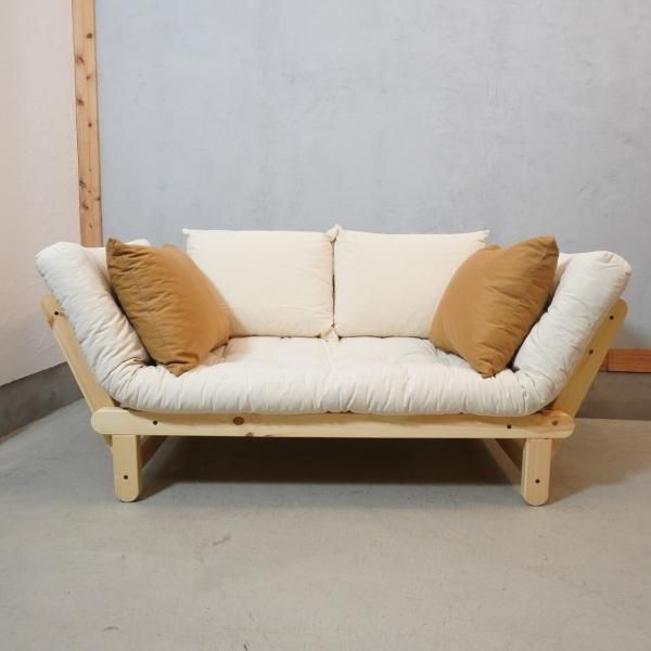 北欧デンマークのメーカーkarup(カーラップ)のパイン無垢材を使用した