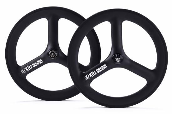 カッコ良いカスタムをしたい方は、キットデザインのカーボンバトン