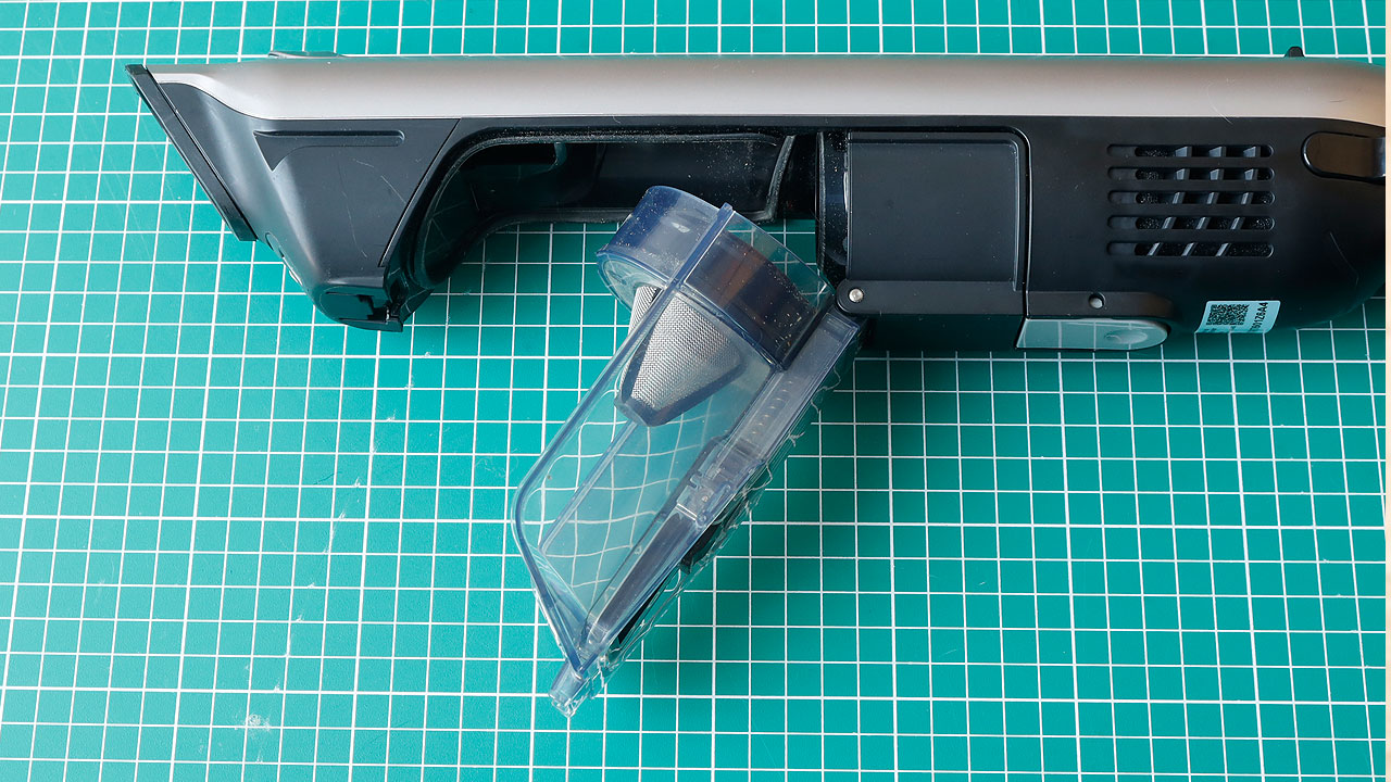 SHARK 掃除機のゴミを溜められる集じん容量を測ってみた | コードレス