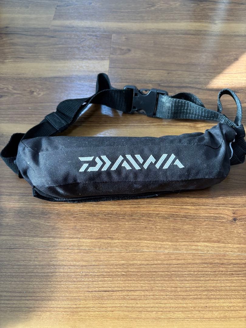 DAIWA ダイワ 自動膨張式ライフジャケット 船釣り対応 中古 ボンベ期限切れ DAIWA ダイワ 自動膨張式ライフジャケット 船釣り対応 中古 ボンベ