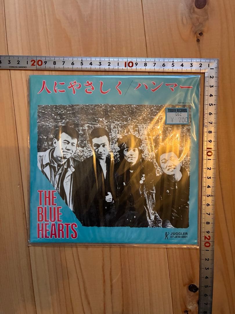 新品未開封 7インチ レコード THE BLUE HEARTS 人にやさしくEP THE BLUE HEARTS 人にやさしく ハンマー 7インチ EP レコード - メルカリ