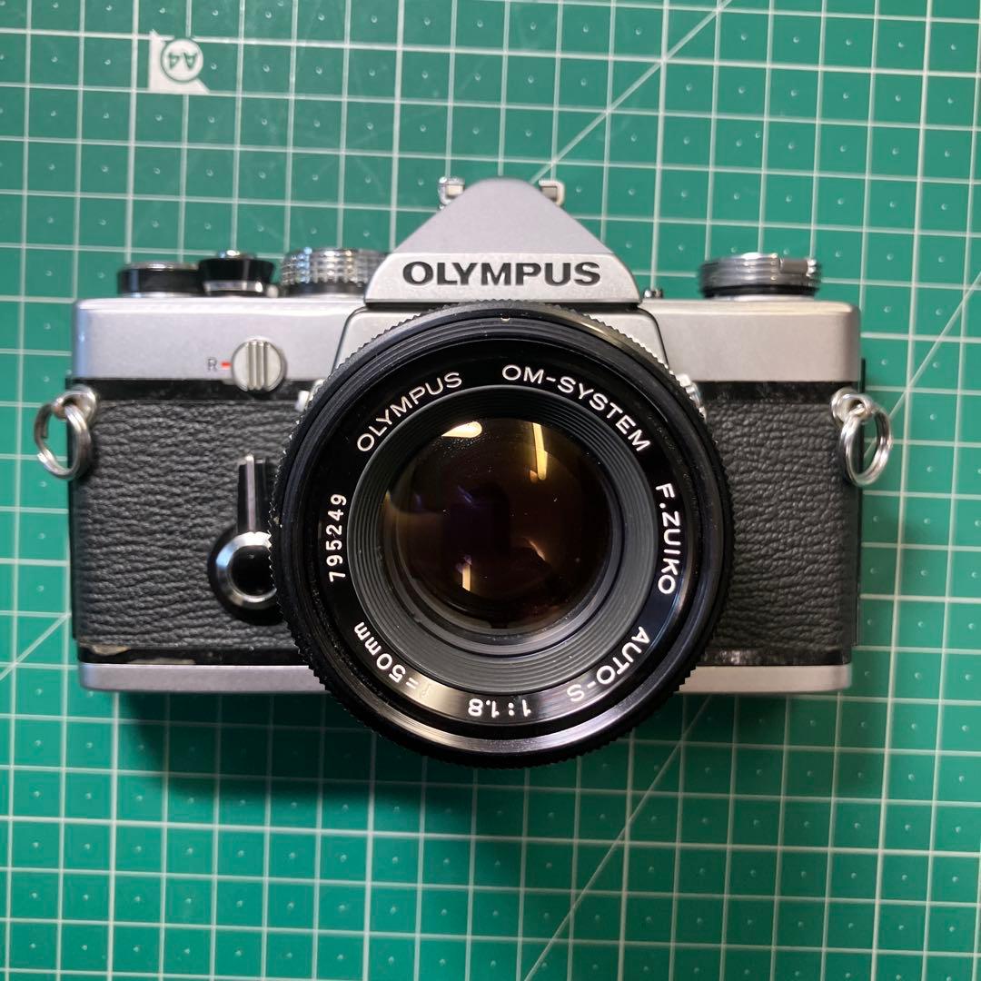 Olympus OM-1 フィルムカメラ F.ZUIKO 50mm F1.8 OLYMPUS OM F.ZUIKO AUTO-S 50mm F1.8 銀枠 [OM] – 東京CAMERA